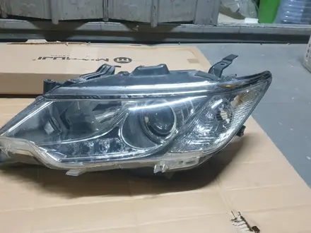 Фару левую галоген на Тойоту Камри 55 2014-2018г за 160 000 тг. в Алматы