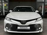 Toyota Camry 2019 года за 14 200 000 тг. в Шымкент – фото 2