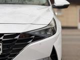 Hyundai Elantra 2023 года за 9 850 000 тг. в Алматы – фото 3