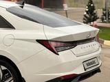 Hyundai Elantra 2023 года за 9 850 000 тг. в Алматы