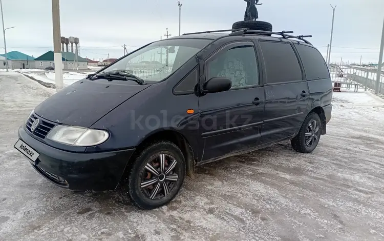 Volkswagen Sharan 1998 годаfor2 500 000 тг. в Актобе