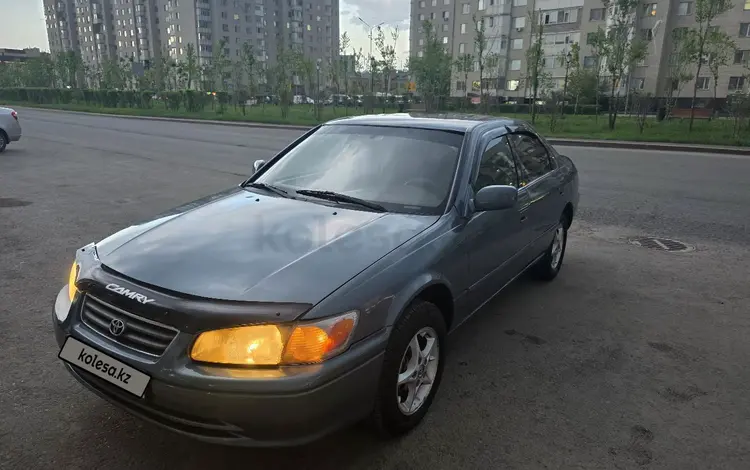 Toyota Camry 2000 года за 3 100 000 тг. в Астана