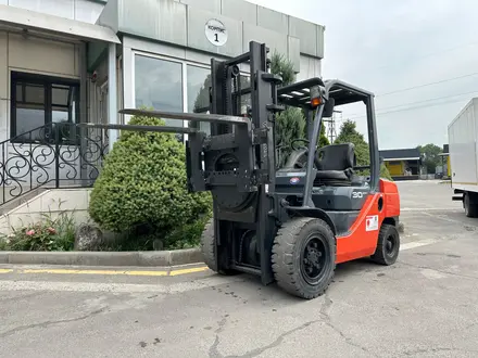 Toyota  8FG30, 3 тонны, 3 метра, ротатор 2019 года за 9 950 000 тг. в Алматы