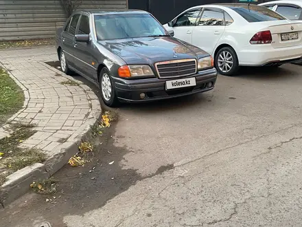 Mercedes-Benz C 220 1995 года за 1 900 000 тг. в Астана – фото 2