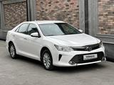 Toyota Camry 2015 годаfor10 700 000 тг. в Шымкент