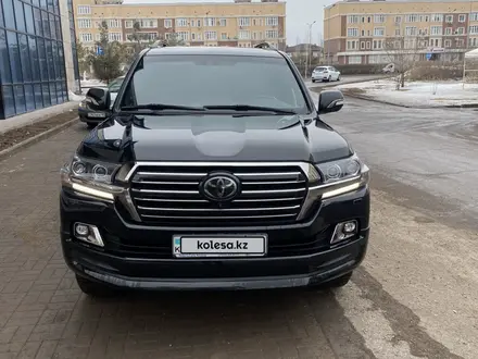 Toyota Land Cruiser 2017 года за 37 000 000 тг. в Астана