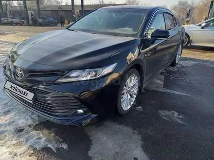 Toyota Camry 2019 года за 11 700 000 тг. в Алматы – фото 3