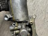 Мерседес Е210 рулевой насос с гидравликой на задние амортизаторв за 30 000 тг. в Караганда – фото 3