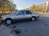 Mercedes-Benz E 230 1991 года за 3 500 000 тг. в Караганда – фото 2