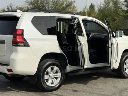 Toyota Land Cruiser Prado 2020 года за 23 500 000 тг. в Алматы – фото 17