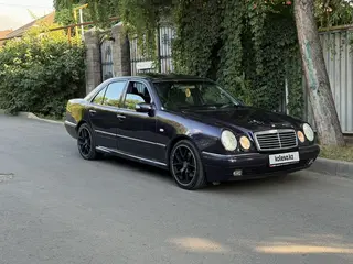 Mercedes-Benz E 55 AMG