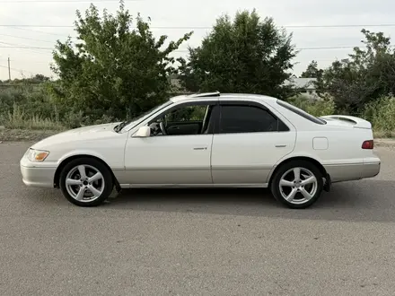 Toyota Camry 2000 года за 3 700 000 тг. в Алматы – фото 4