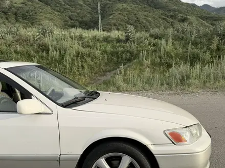 Toyota Camry 2000 года за 3 700 000 тг. в Алматы – фото 9