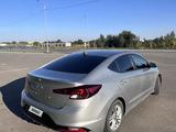 Hyundai Elantra 2019 года за 4 500 000 тг. в Уральск – фото 3