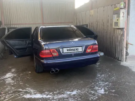 Mercedes-Benz E 320 1998 года за 3 000 000 тг. в Астана