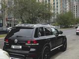 Volkswagen Touareg 2008 года за 6 500 000 тг. в Алматы – фото 2