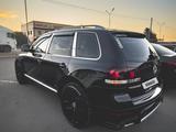 Volkswagen Touareg 2008 года за 6 500 000 тг. в Алматы – фото 5