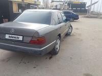 Mercedes-Benz E 200 1989 годаfor900 000 тг. в Тараз