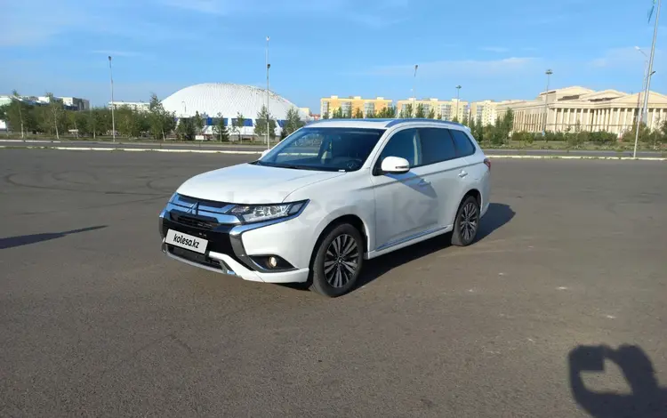 Mitsubishi Outlander 2022 годаүшін13 700 000 тг. в Уральск