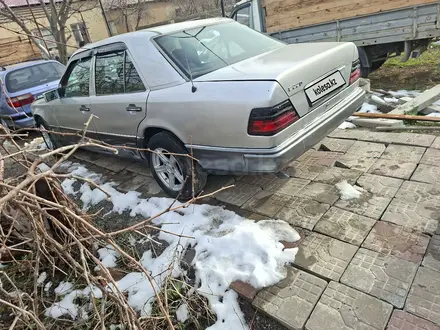 Mercedes-Benz E 230 1991 года за 1 300 000 тг. в Шымкент