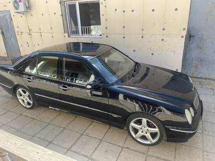 Mercedes-Benz E 500 2002 года за 7 500 000 тг. в Актау – фото 9