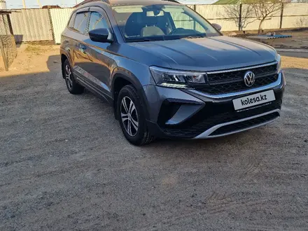 Volkswagen Taos 2021 года за 11 500 000 тг. в Атырау – фото 2