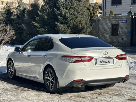 Toyota Camry 2021 года за 21 500 000 тг. в Алматы – фото 8