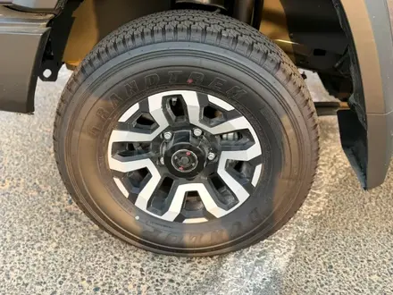 Toyota Land Cruiser Prestige Off-Road 2025 года за 52 000 000 тг. в Алматы – фото 18