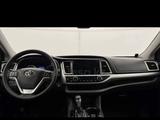 Toyota Highlander 2018 года за 15 500 000 тг. в Актобе – фото 5
