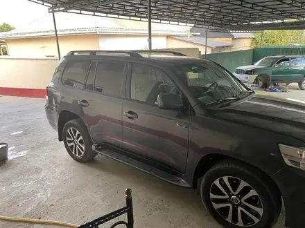 Подножки (пороги) с подсветкой на Land Cruiser 200 2007-2021 (LX570) за 100 000 тг. в Костанай – фото 9