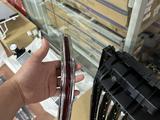 Накладка красный на решетку радиатора новый оригинал за 25 000 тг. в Алматы