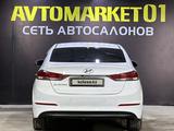 Hyundai Elantra 2018 годаfor8 050 000 тг. в Астана – фото 5