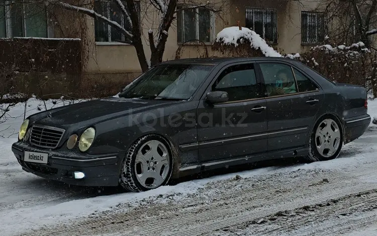 Mercedes-Benz E 240 2000 года за 3 100 000 тг. в Алматы