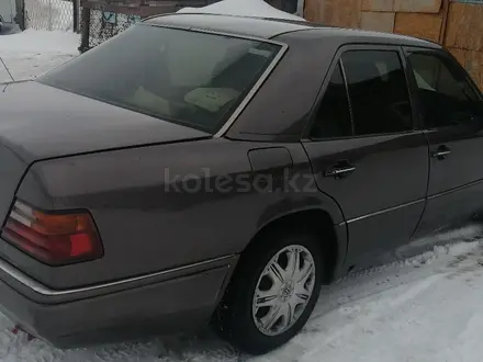 Mercedes-Benz E 220 1994 года за 1 300 000 тг. в Петропавловск – фото 3