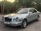 Mercedes-Benz E 200 1996 года за 2 400 000 тг. в Караганда – фото 2
