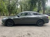 Hyundai Elantra 2022 года за 9 800 000 тг. в Алматы – фото 3