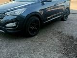 Hyundai Santa Fe 2014 года за 9 300 000 тг. в Караганда