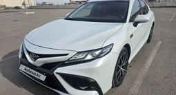 Toyota Camry 2022 года за 17 999 999 тг. в Караганда – фото 2