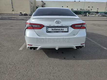 Toyota Camry 2022 года за 17 999 999 тг. в Караганда – фото 4