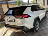 Toyota RAV4 2021 годаfor17 000 000 тг. в Шымкент – фото 3