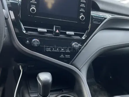 Toyota Camry 2021 года за 13 500 000 тг. в Караганда – фото 10