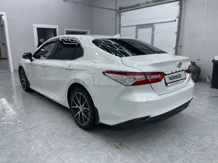 Toyota Camry 2021 года за 13 500 000 тг. в Караганда – фото 5