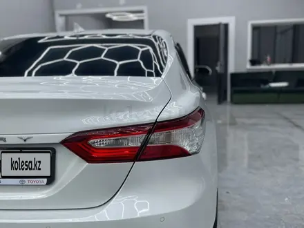 Toyota Camry 2021 года за 13 500 000 тг. в Караганда – фото 6
