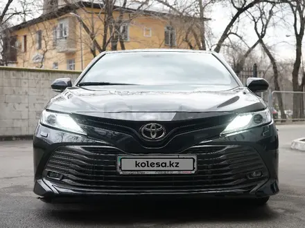 Toyota Camry 2019 года за 13 500 000 тг. в Алматы