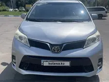 Toyota Sienna, 2015