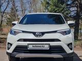 Toyota RAV4 2016 года за 14 200 000 тг. в Усть-Каменогорск – фото 2