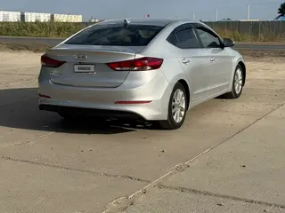 Hyundai Elantra, 2016