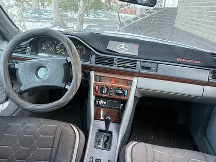 Mercedes-Benz E 260 1993 года за 1 200 000 тг. в Петропавловск