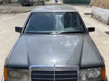 Mercedes-Benz E 230 1992 года за 1 600 000 тг. в Караганда – фото 2