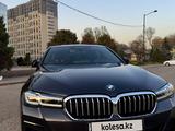 BMW 530 2022 года за 34 990 000 тг. в Алматы – фото 3